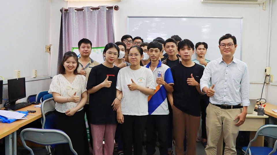 Click image for larger version

Name:	khai giảng 16-6.jpg
Views:	30
Size:	100.6 KB
ID:	427274