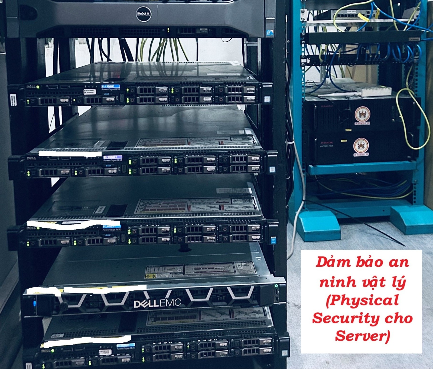 Click image for larger version

Name:	Serverroom.jpg
Views:	2
Size:	686.8 KB
ID:	432016