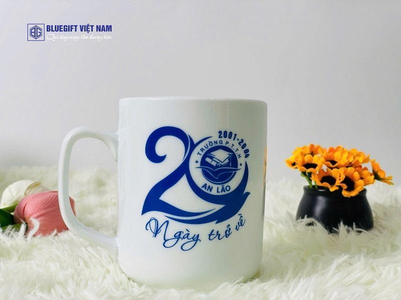 Click image for larger version

Name:	Mau-01.jpg
Views:	12
Size:	59.6 KB
ID:	436478