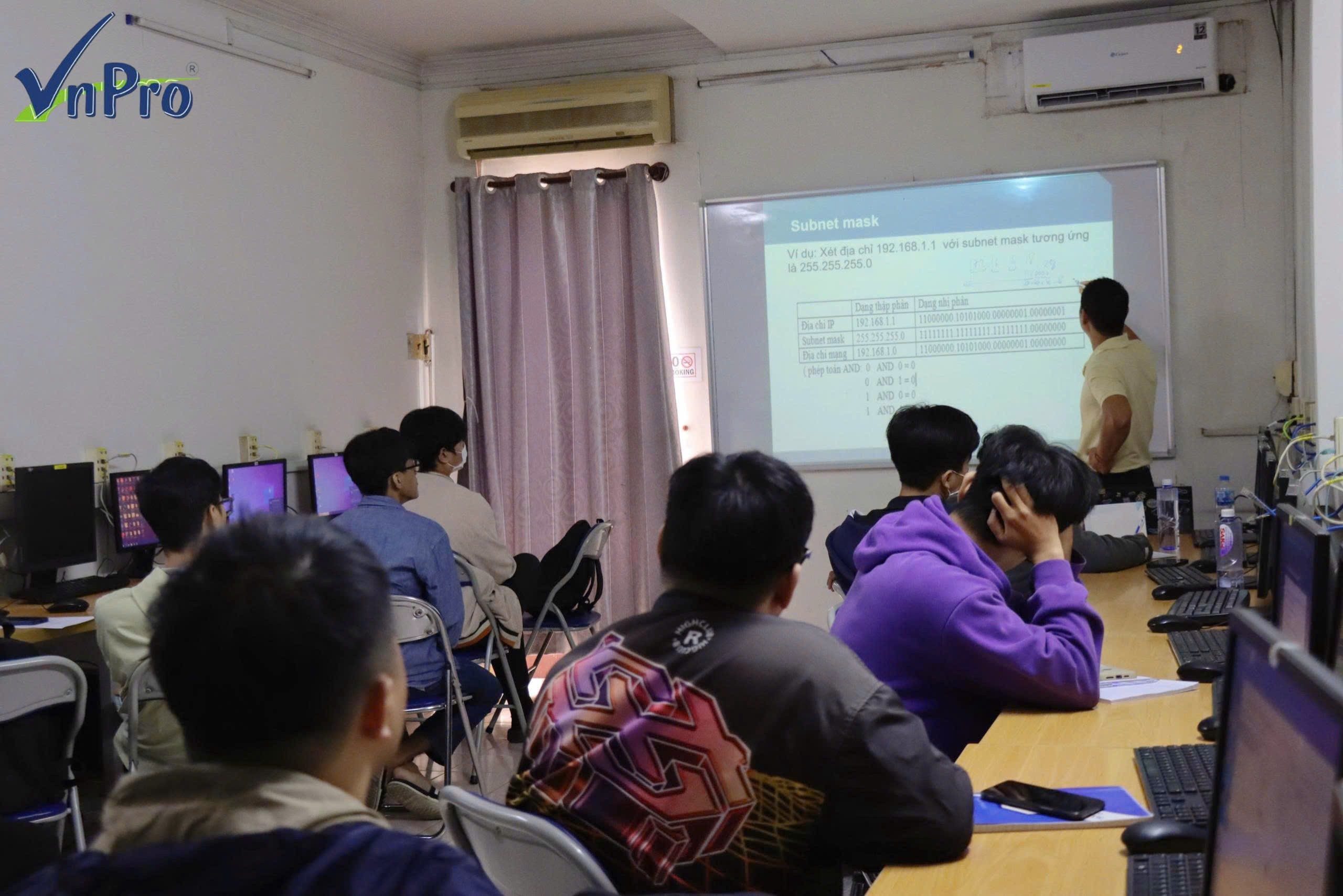 Click image for larger version

Name:	Ảnh những buổi học cuối năm tại VnPro 3.jpg
Views:	10
Size:	439.1 KB
ID:	438164